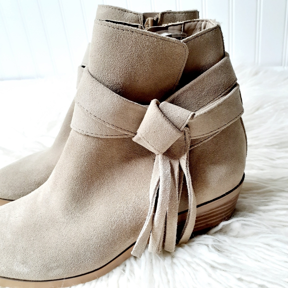 NEW GUESS Women's Camrin Suede Booties - Picture 6 of 13